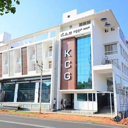 Kcg Residency Hotell Mysore Exteriör bild