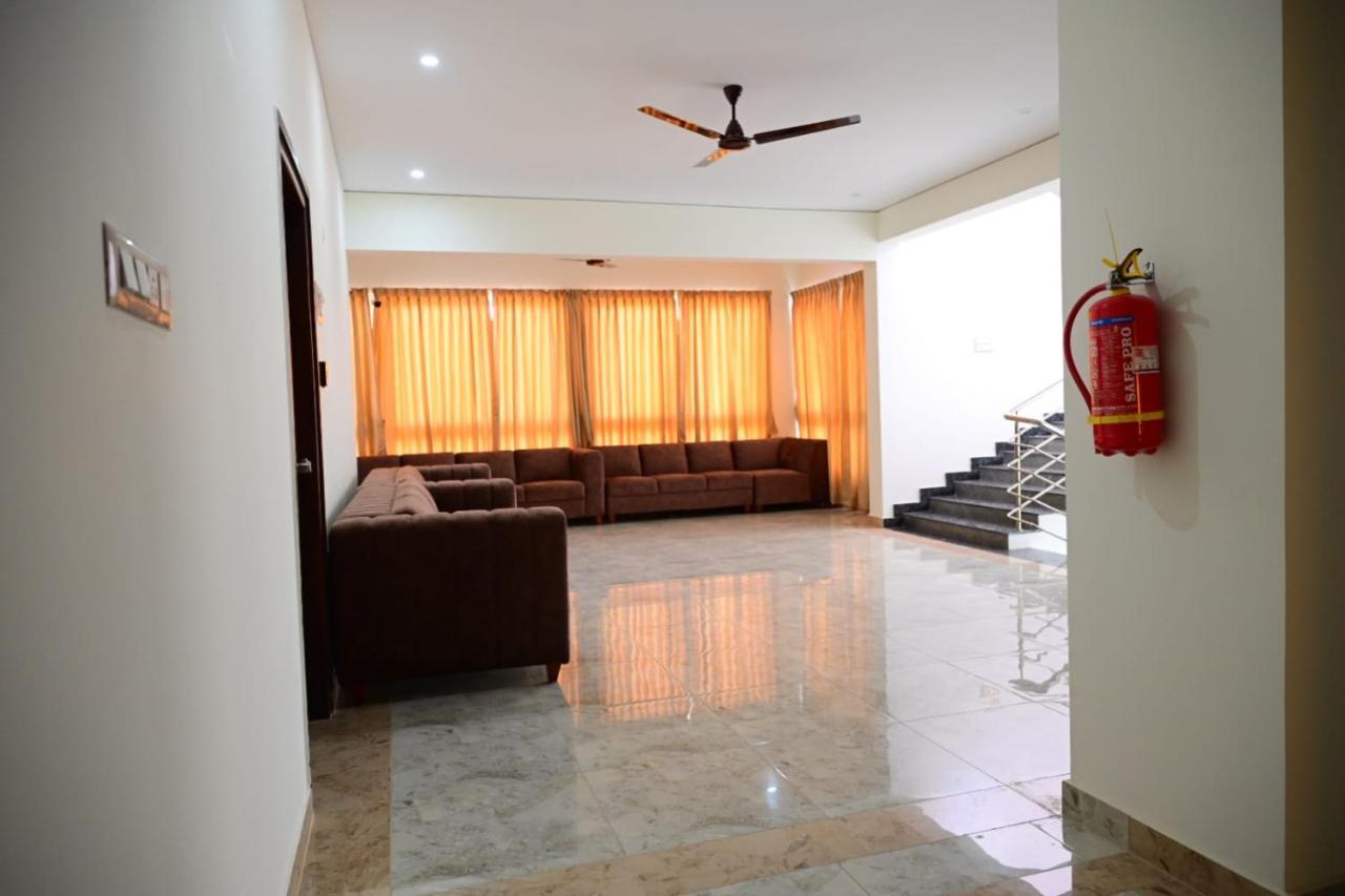 Kcg Residency Hotell Mysore Exteriör bild