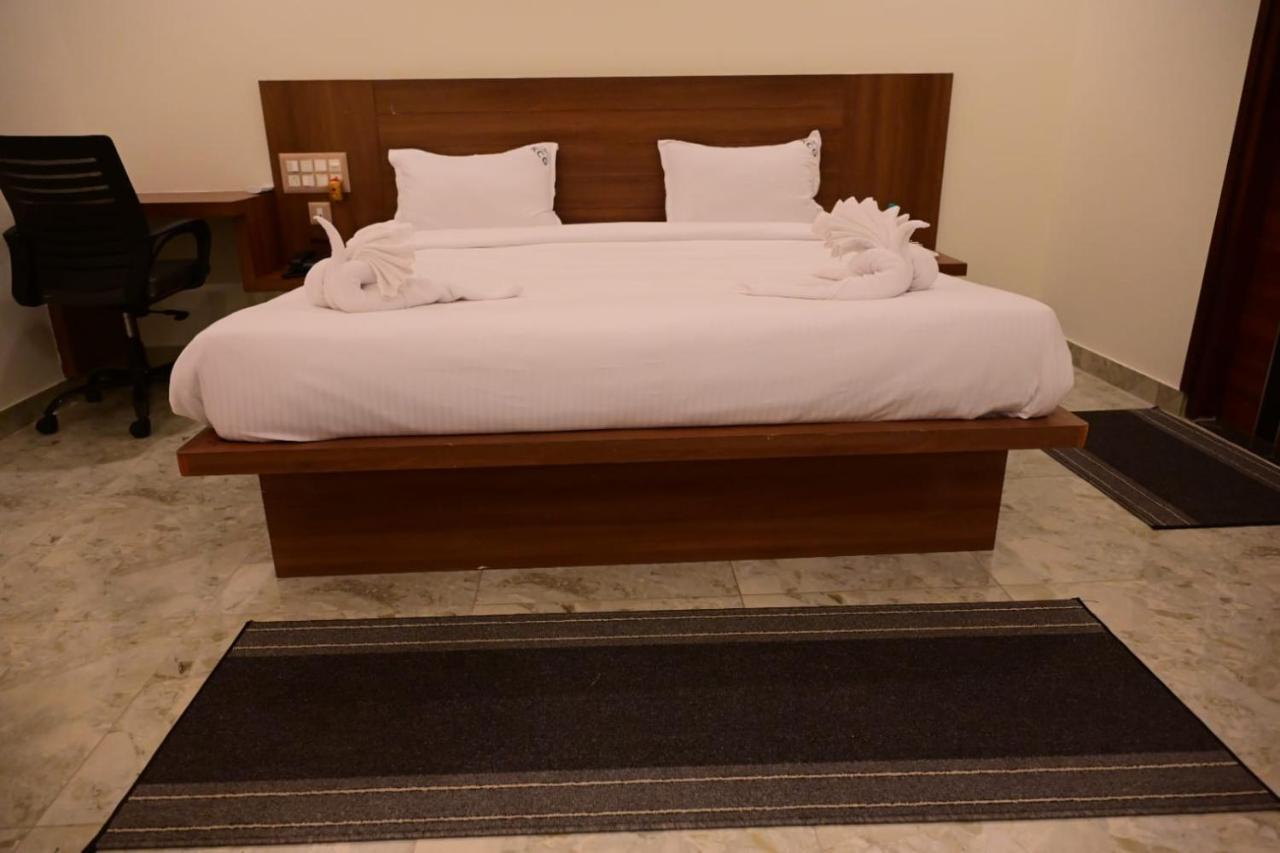 Kcg Residency Hotell Mysore Exteriör bild