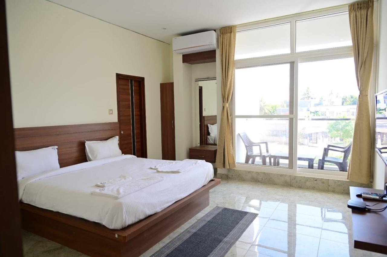 Kcg Residency Hotell Mysore Exteriör bild