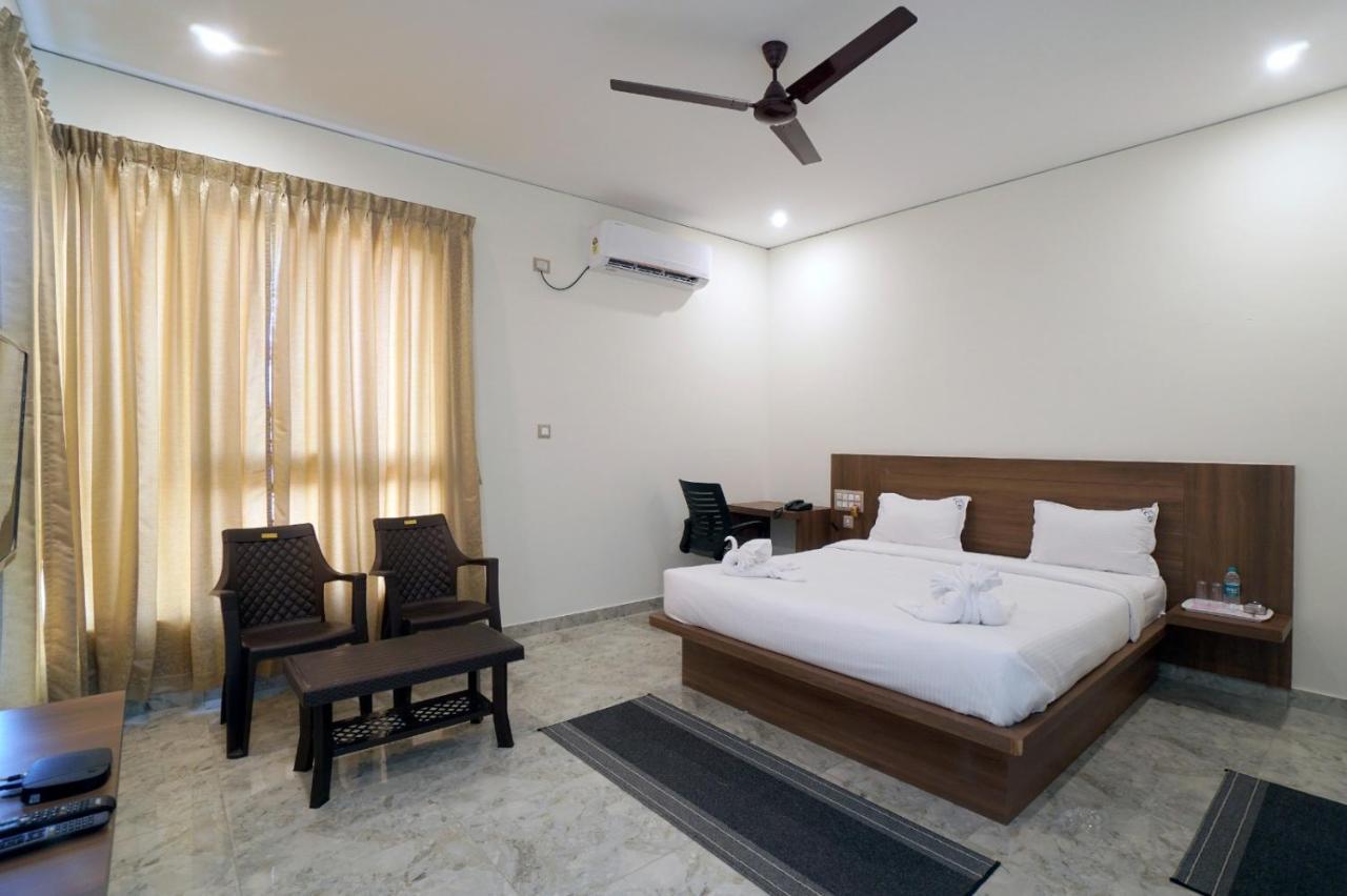Kcg Residency Hotell Mysore Exteriör bild