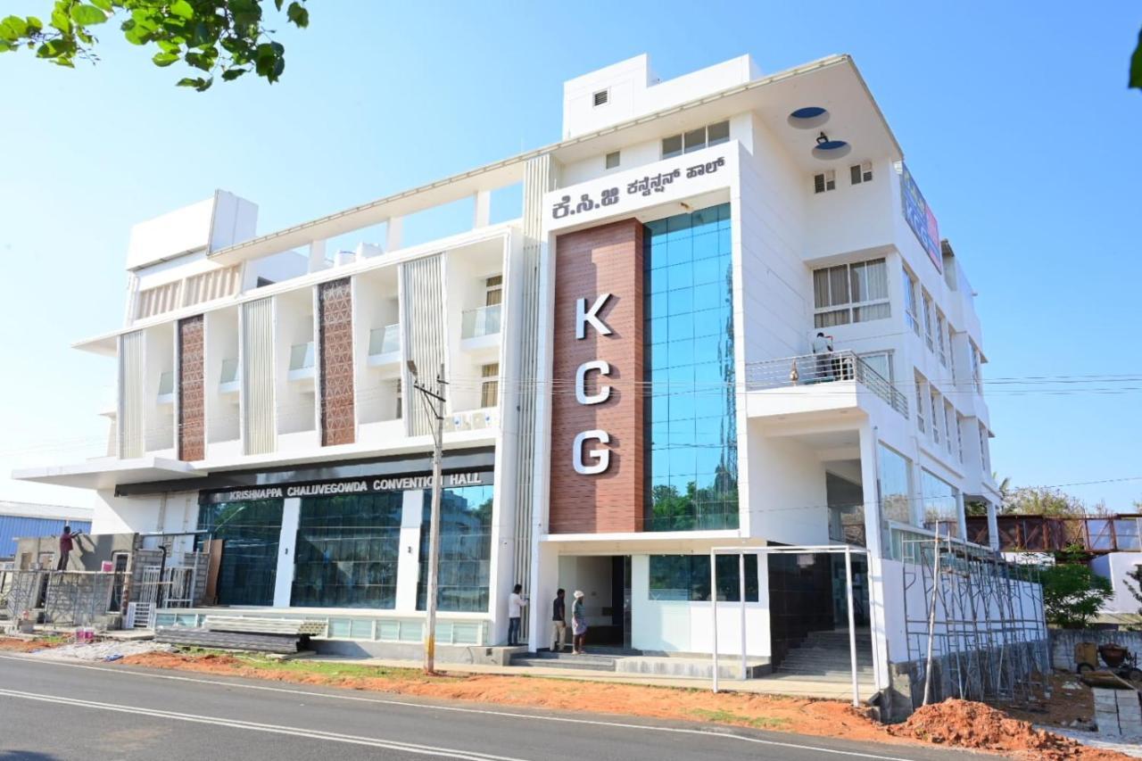 Kcg Residency Hotell Mysore Exteriör bild
