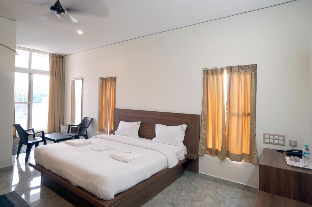Kcg Residency Hotell Mysore Exteriör bild
