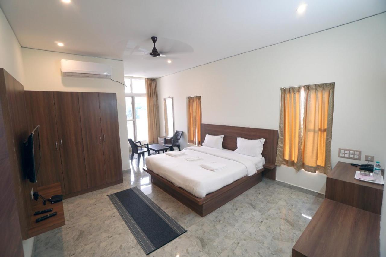 Kcg Residency Hotell Mysore Exteriör bild