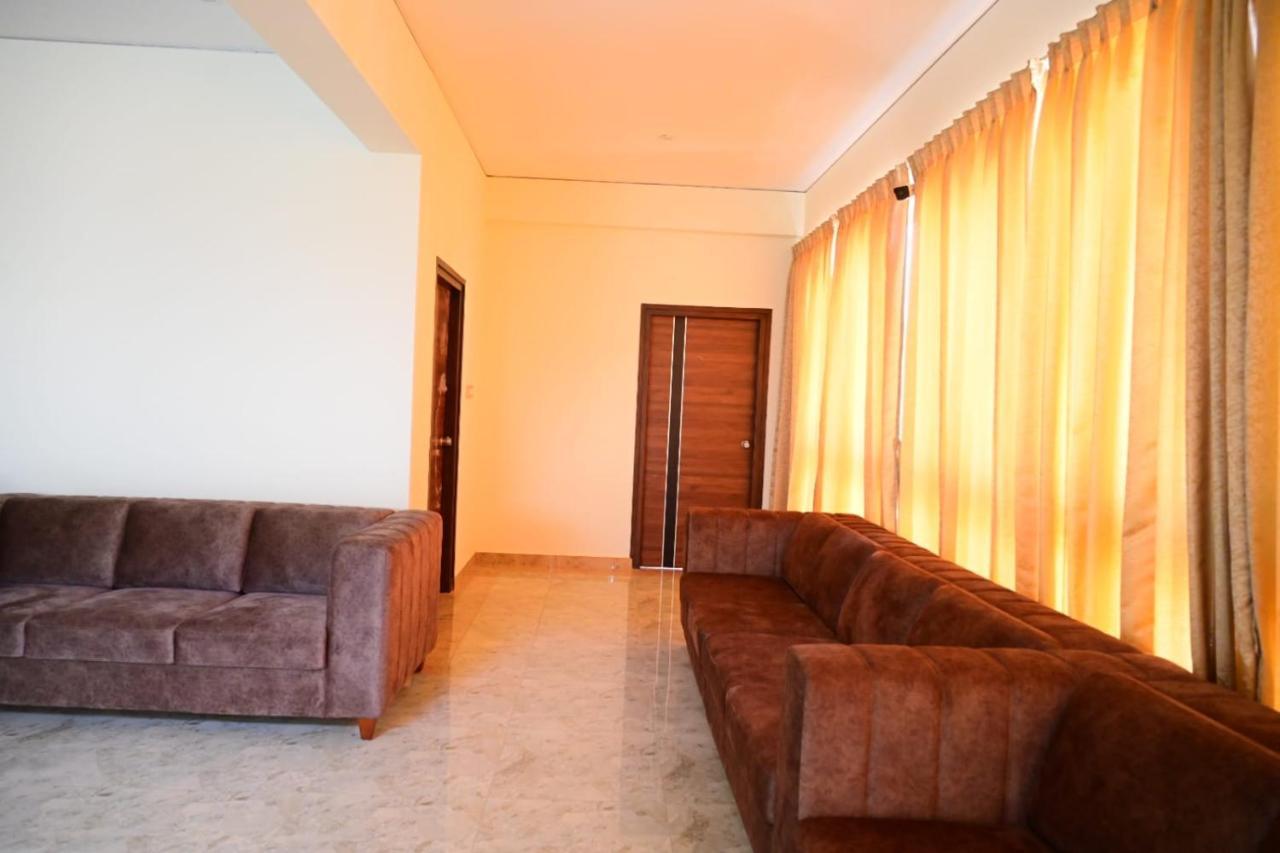 Kcg Residency Hotell Mysore Exteriör bild
