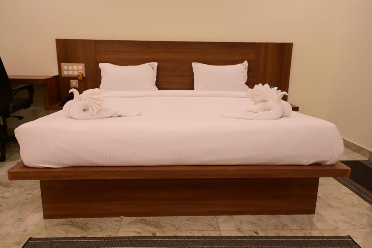 Kcg Residency Hotell Mysore Exteriör bild