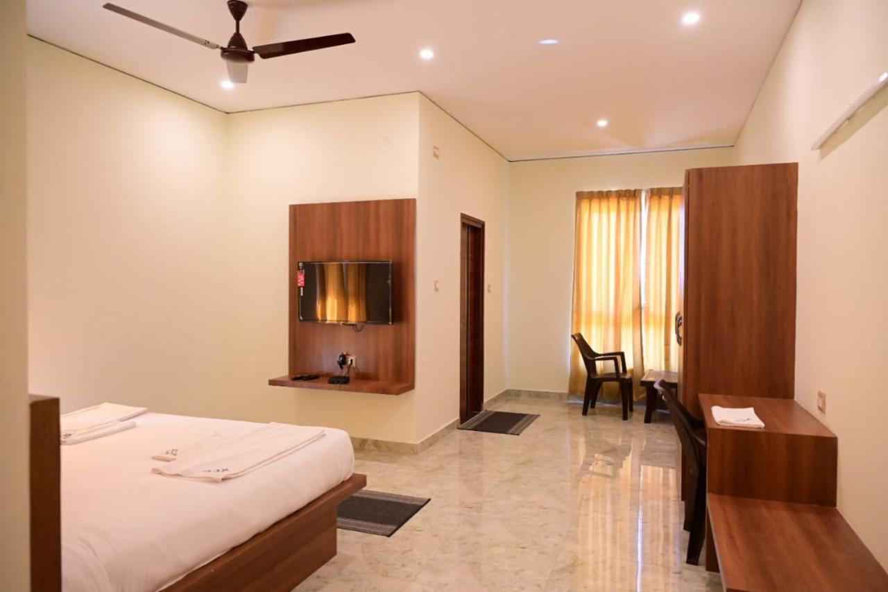 Kcg Residency Hotell Mysore Exteriör bild