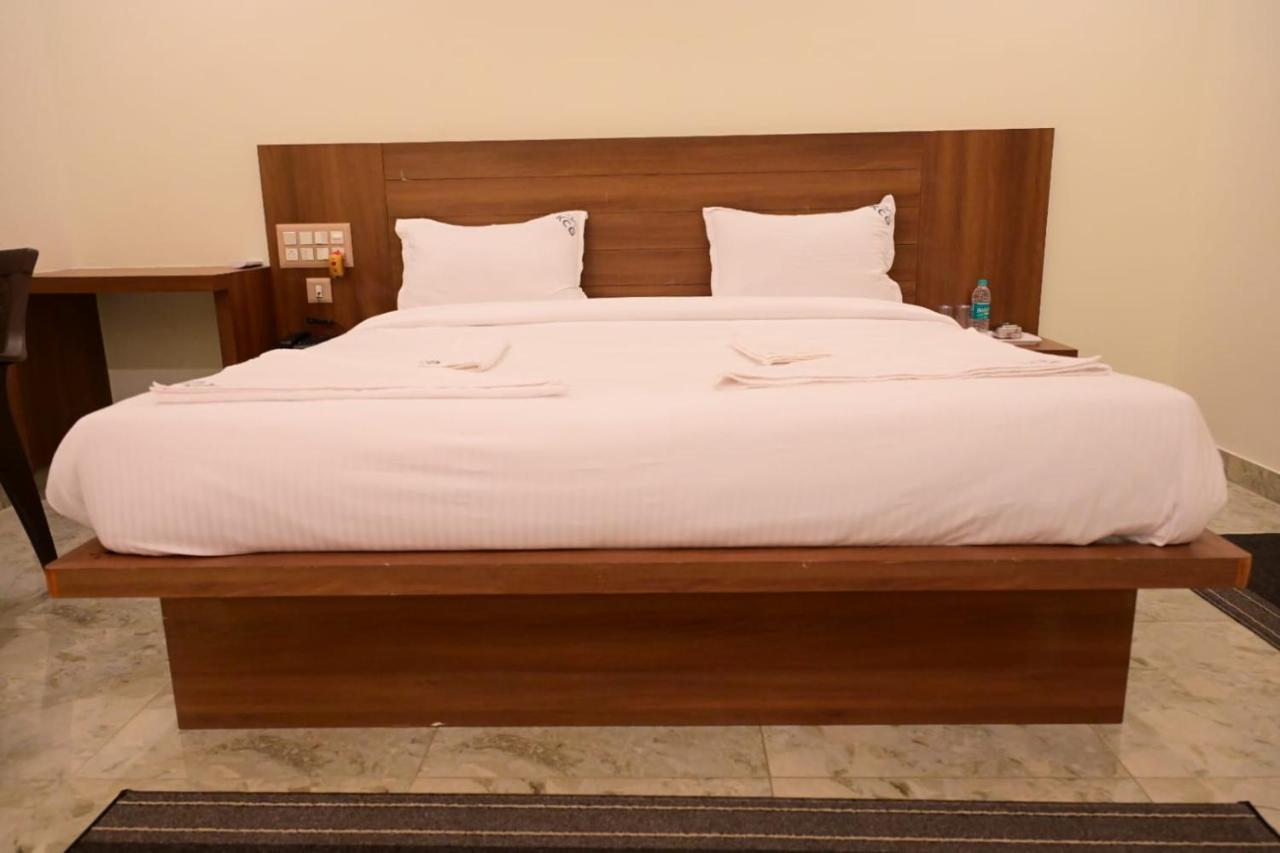 Kcg Residency Hotell Mysore Exteriör bild