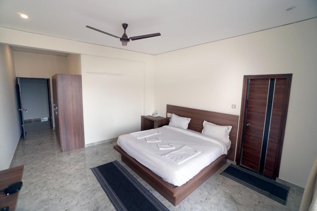 Kcg Residency Hotell Mysore Exteriör bild