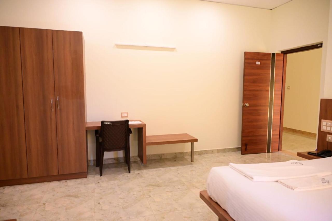 Kcg Residency Hotell Mysore Exteriör bild