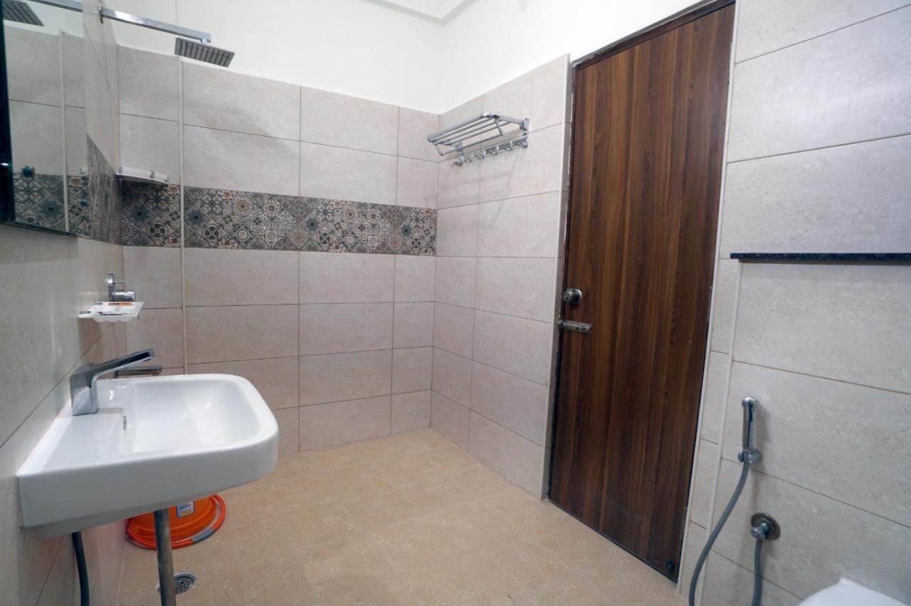 Kcg Residency Hotell Mysore Exteriör bild
