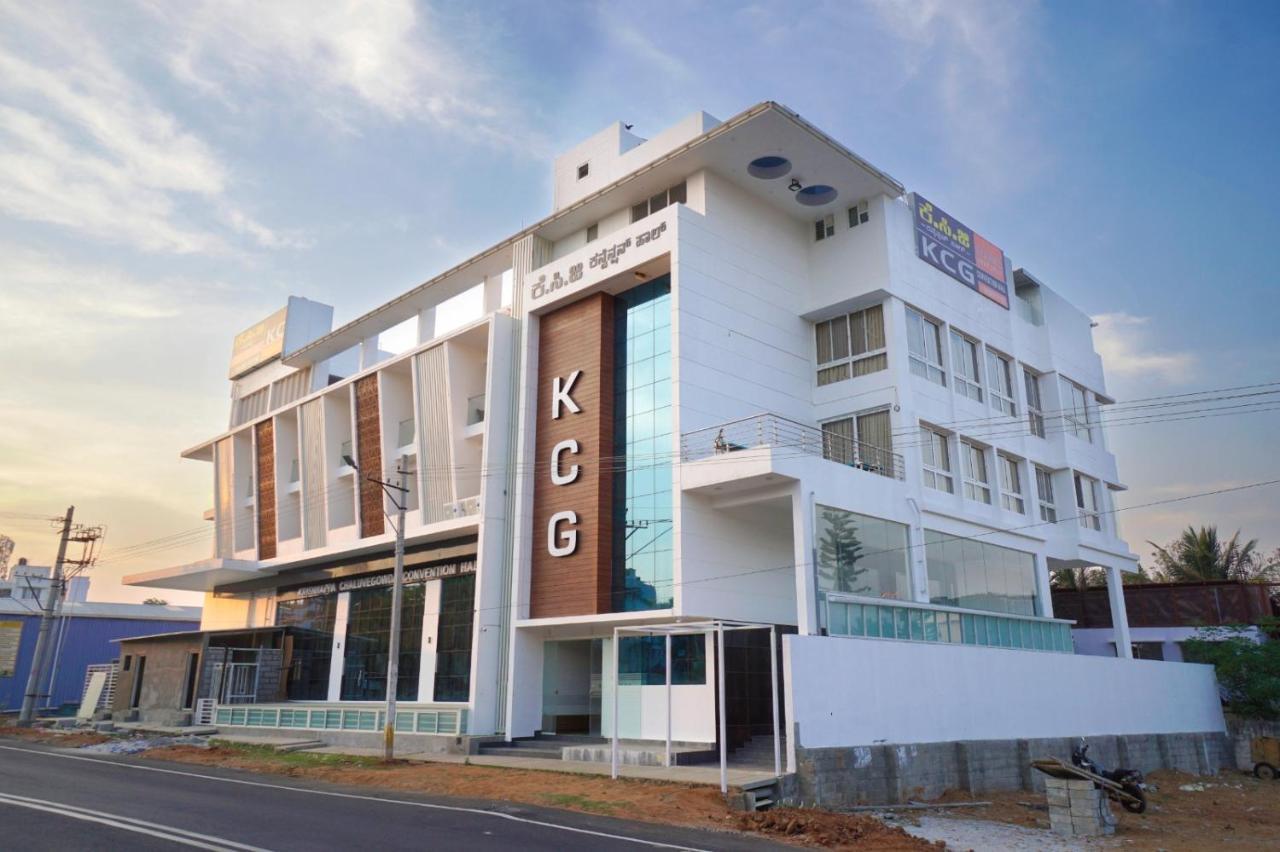 Kcg Residency Hotell Mysore Exteriör bild