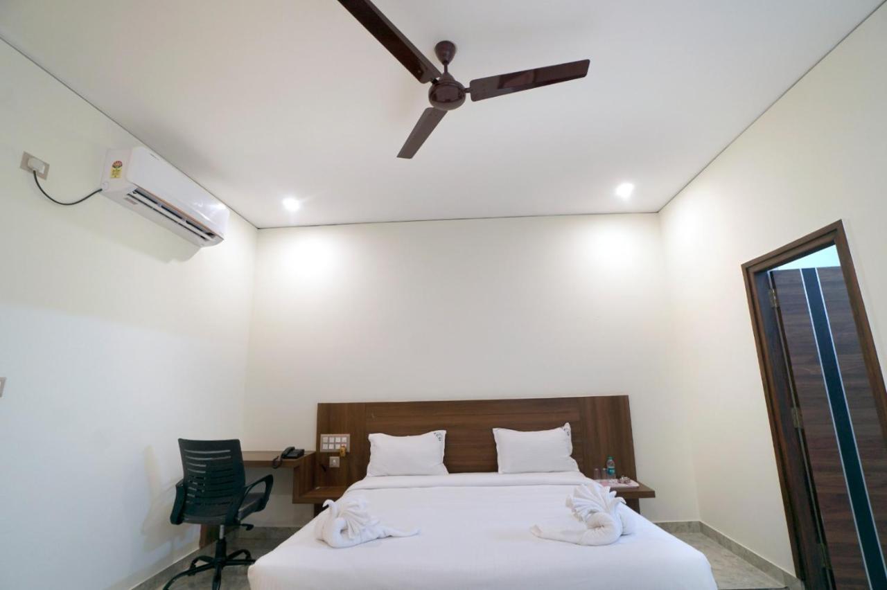 Kcg Residency Hotell Mysore Exteriör bild