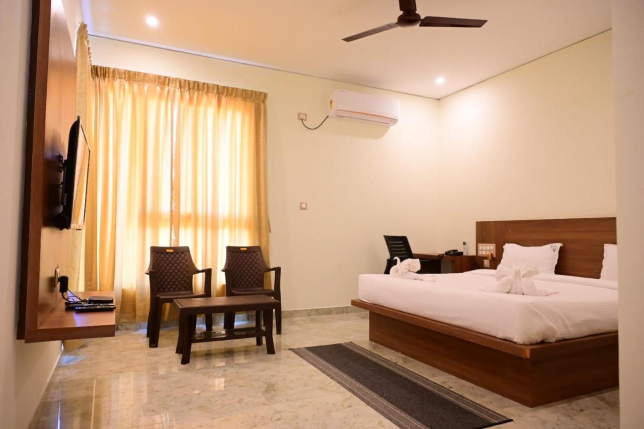 Kcg Residency Hotell Mysore Exteriör bild