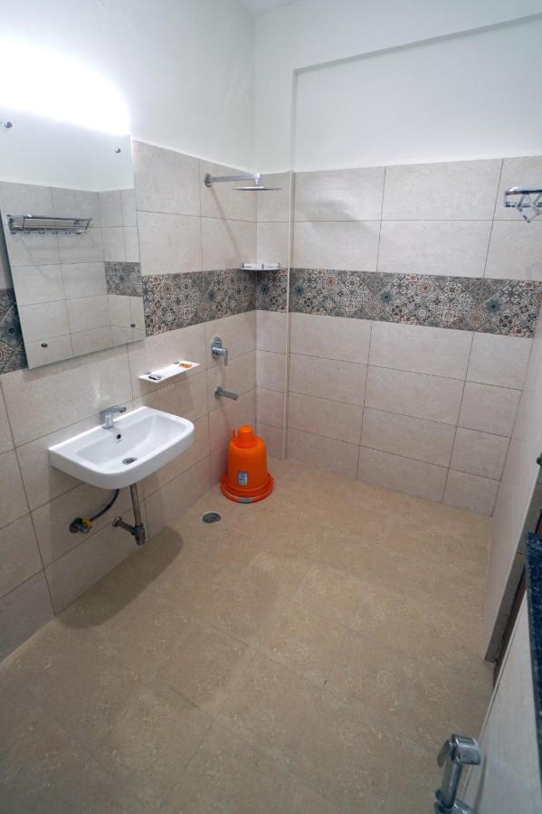 Kcg Residency Hotell Mysore Exteriör bild