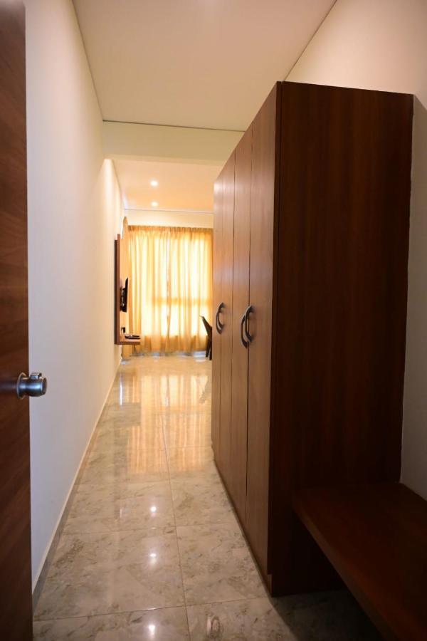 Kcg Residency Hotell Mysore Exteriör bild