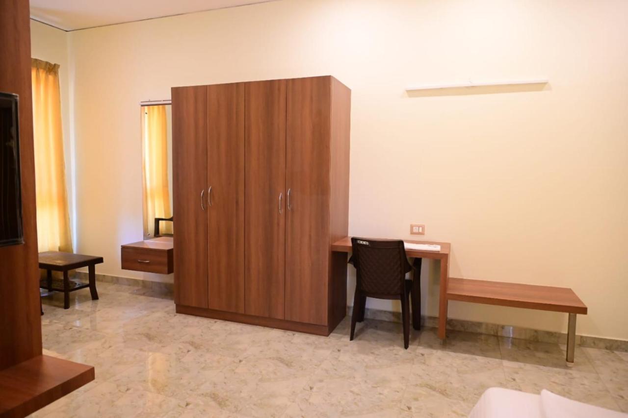 Kcg Residency Hotell Mysore Exteriör bild