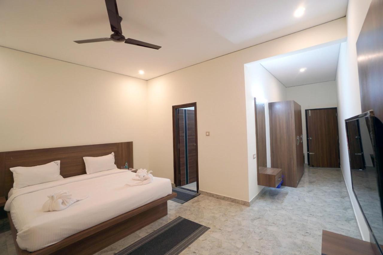 Kcg Residency Hotell Mysore Exteriör bild