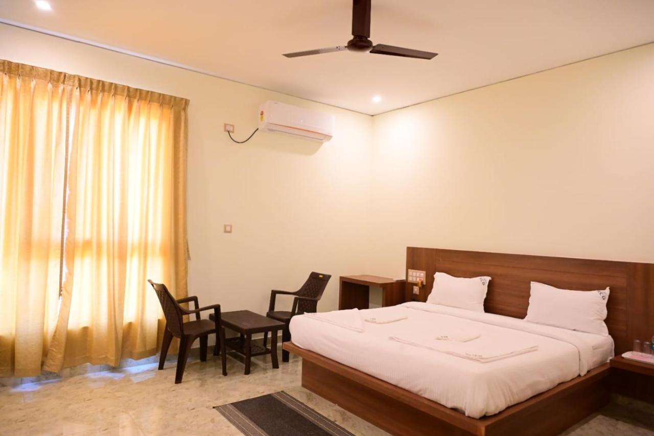Kcg Residency Hotell Mysore Exteriör bild