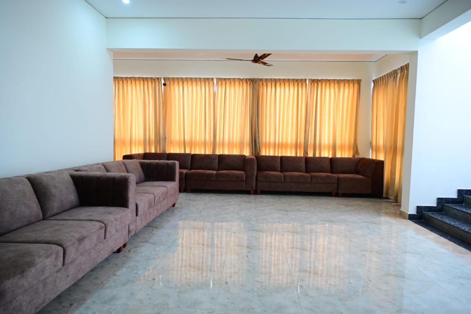 Kcg Residency Hotell Mysore Exteriör bild