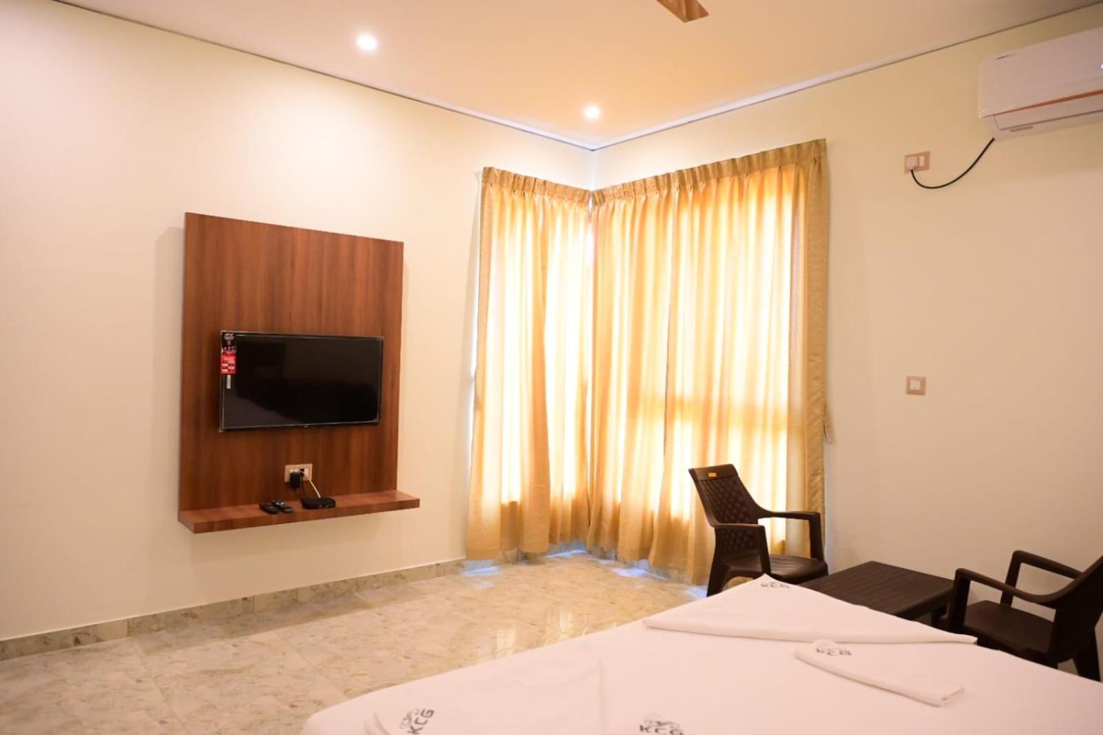 Kcg Residency Hotell Mysore Exteriör bild