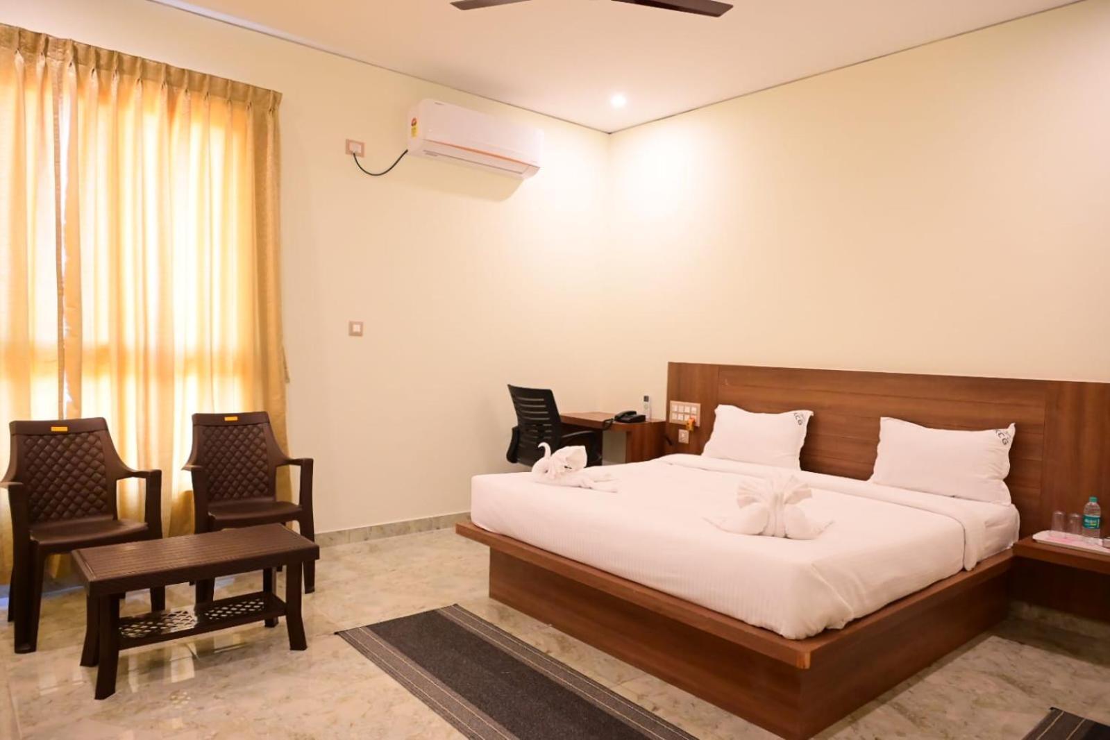 Kcg Residency Hotell Mysore Exteriör bild