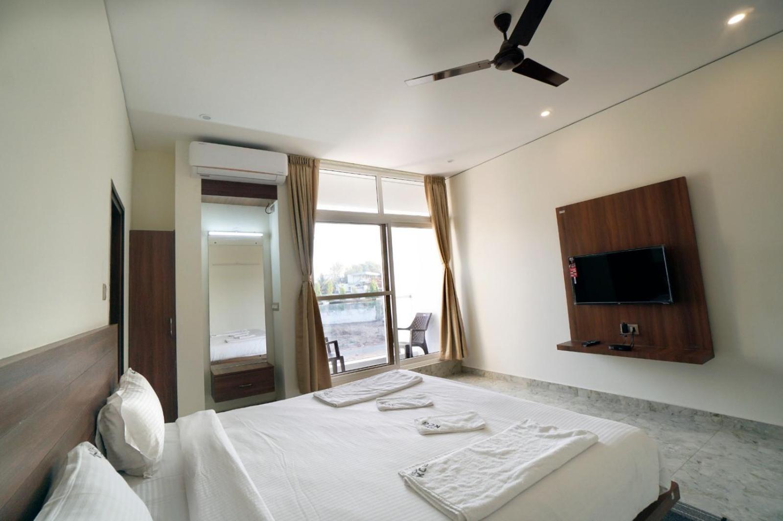 Kcg Residency Hotell Mysore Exteriör bild