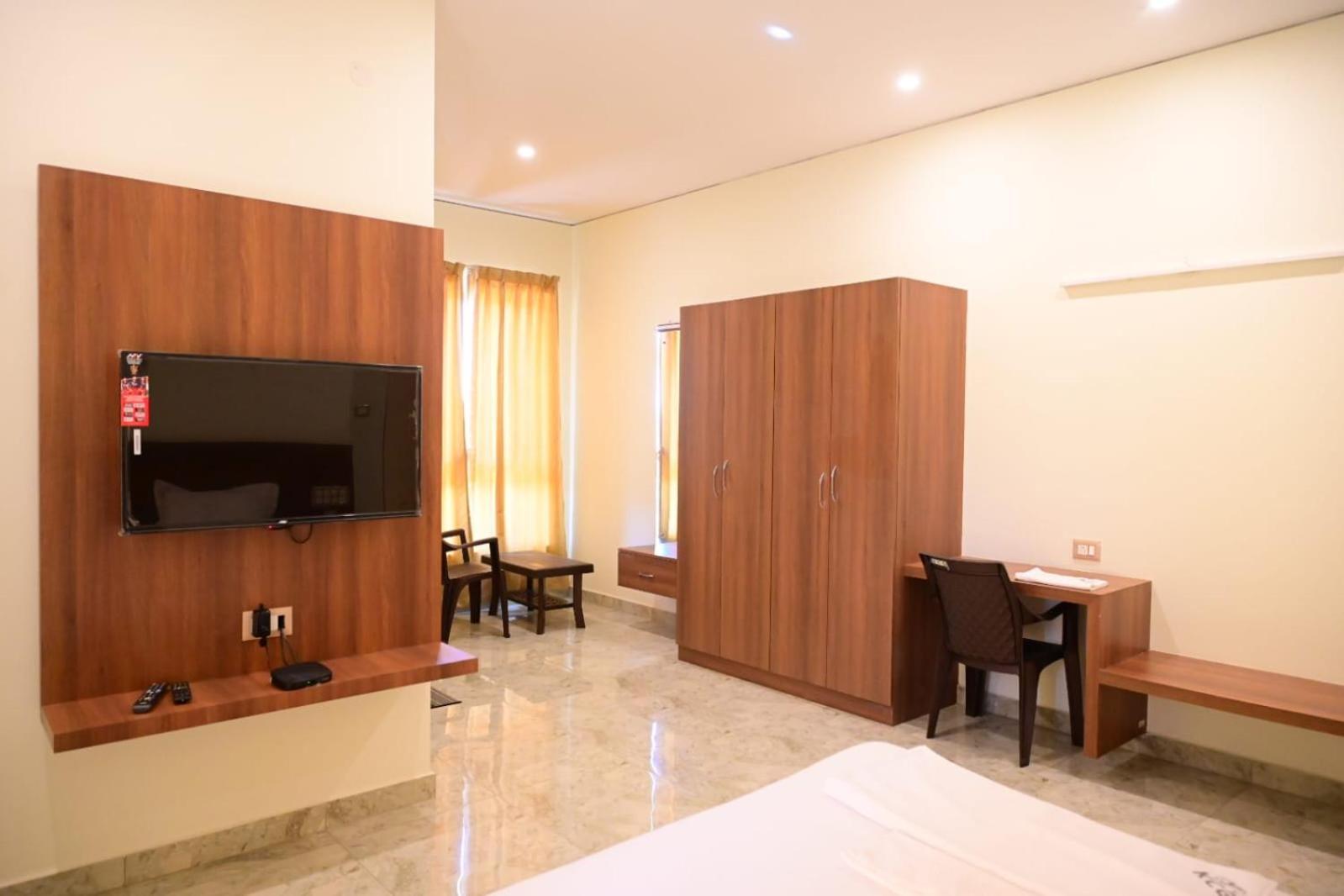 Kcg Residency Hotell Mysore Exteriör bild