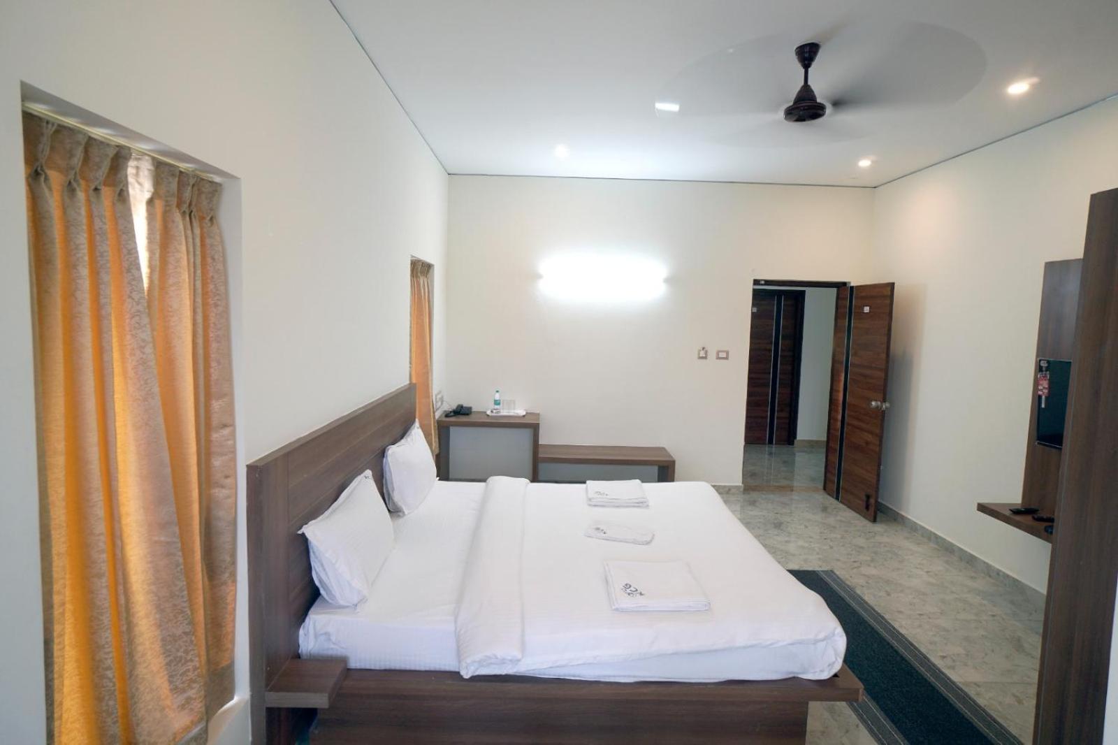 Kcg Residency Hotell Mysore Exteriör bild
